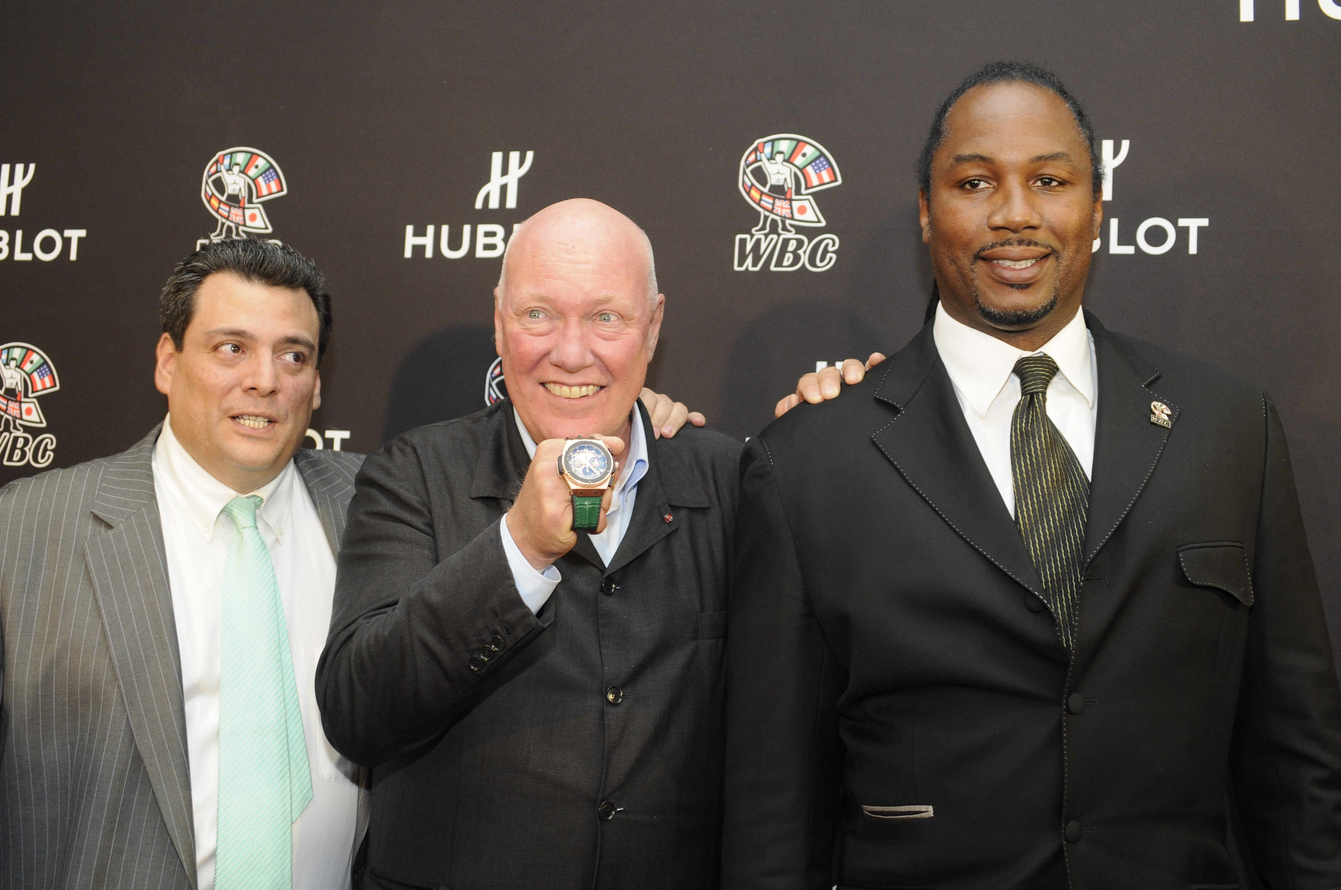 DSC5252 Watches World El Lic Mauricio Sulaimán Jean Claude Biver y el ex campeón de peso pesado Lennox Lewis junto a la edición limitada de Hublot