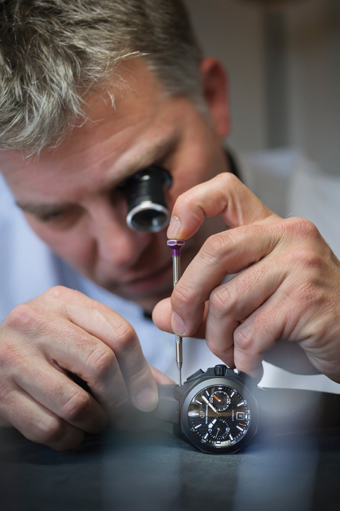 GIRARDPERREGAUX Watches World Chono Hawk manufacture