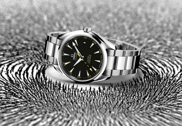 SE185_OMEGA-Seamaster-Aqua-Terra_15000_GAUSS_with-background