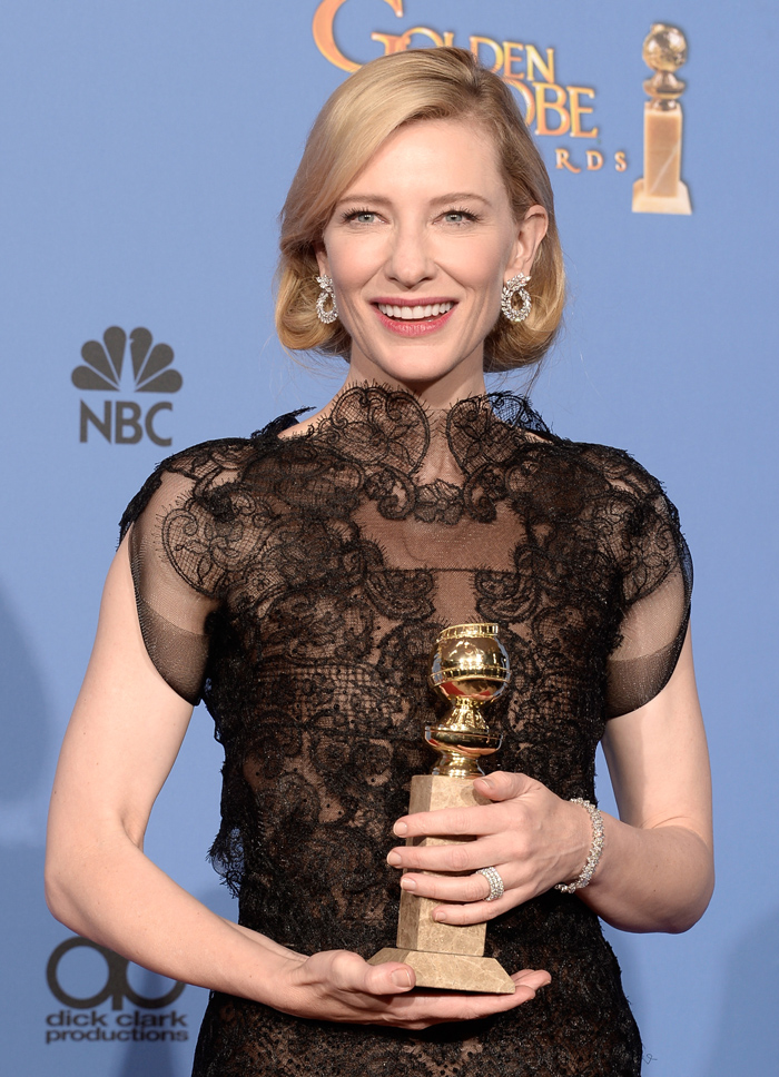 Cate Blanchett luce pendientes de Chopard durante la 71a entrega de los Golden Globe Awards.