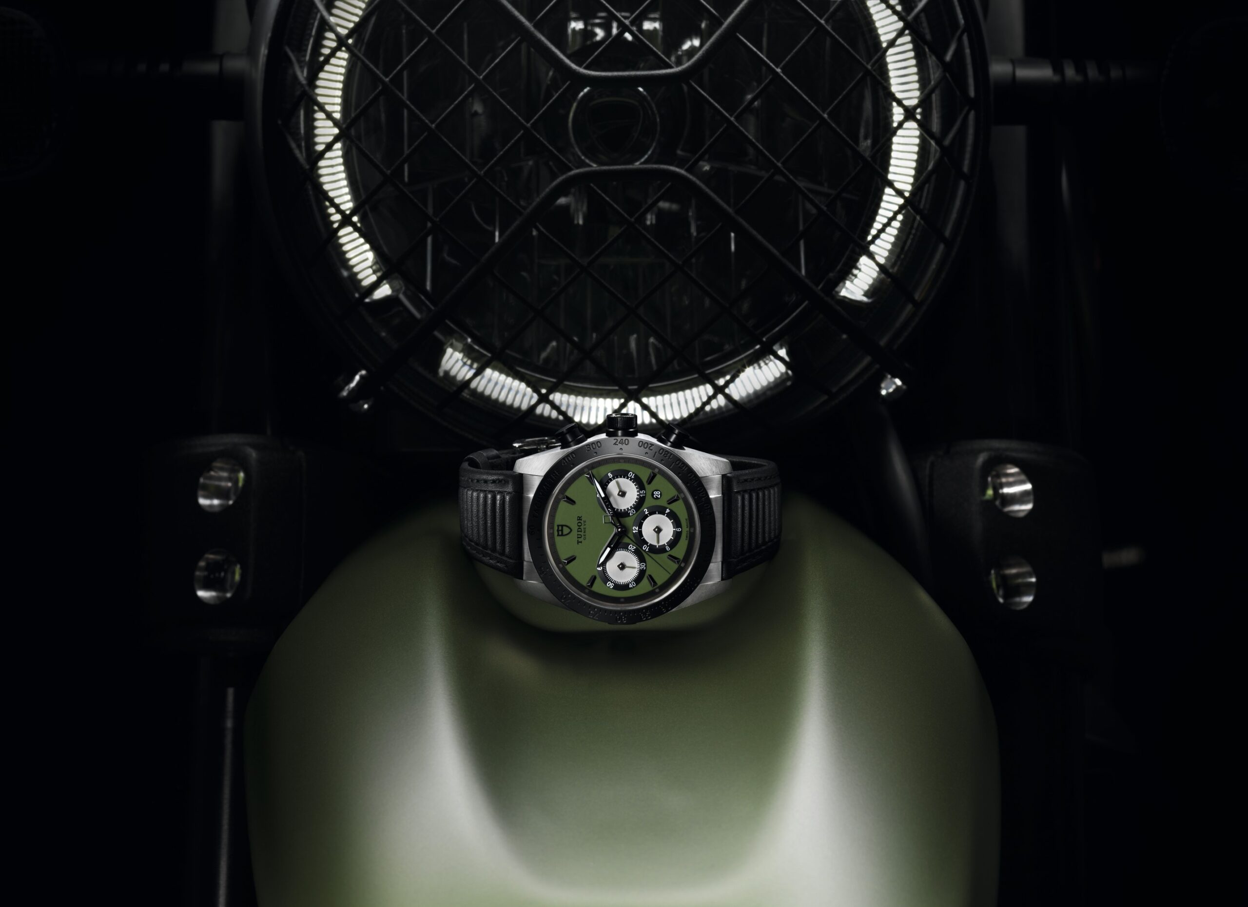 42010ntudorfastriderchronogreen02 Watches World