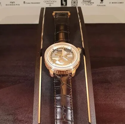 Bomberg presenta Cosmos