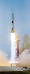 Omega Speedmaster Apollo XIII-cohete espacial