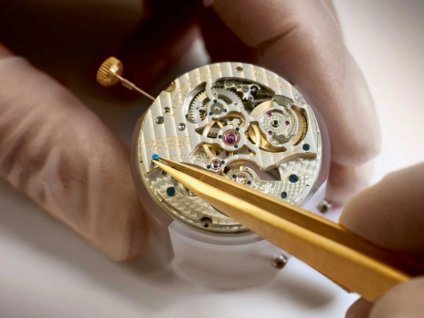 alangesoehne-double-assembly-221110-1799569-1416x1062-lg_1