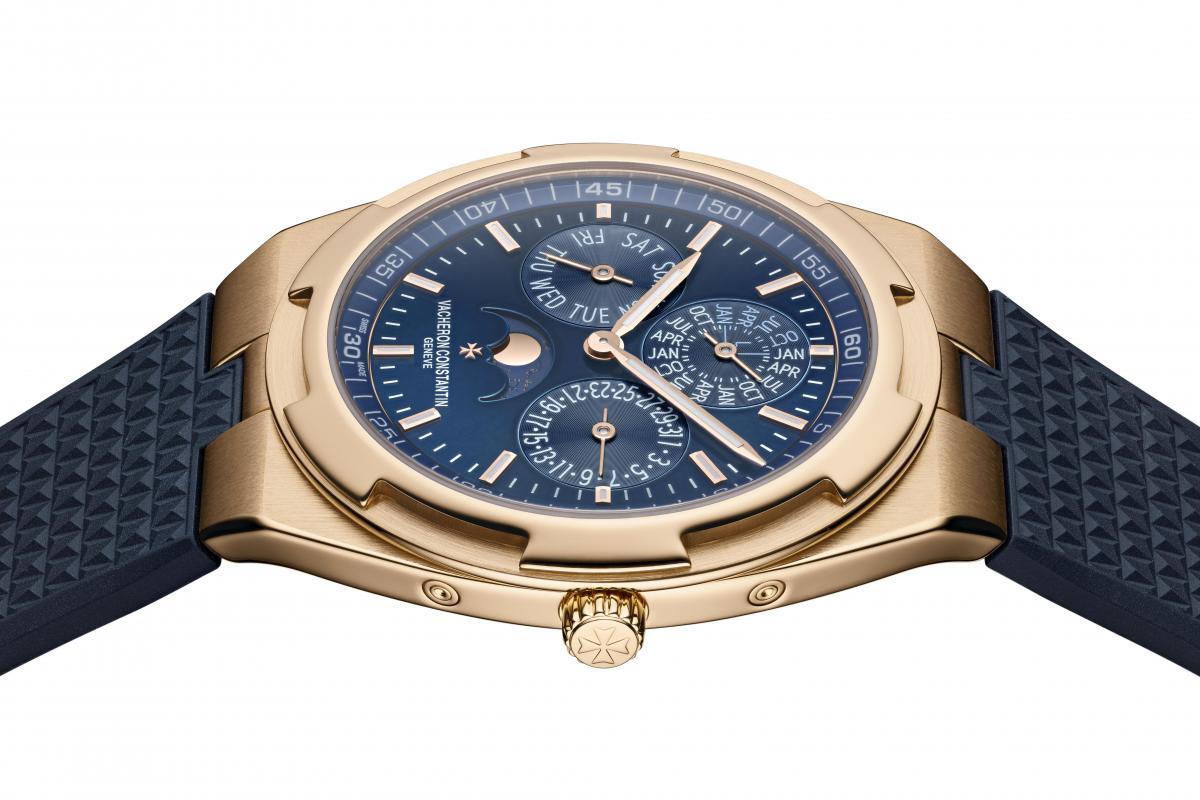 vacheronconstantinoverseasqpbluedial4 Watches World