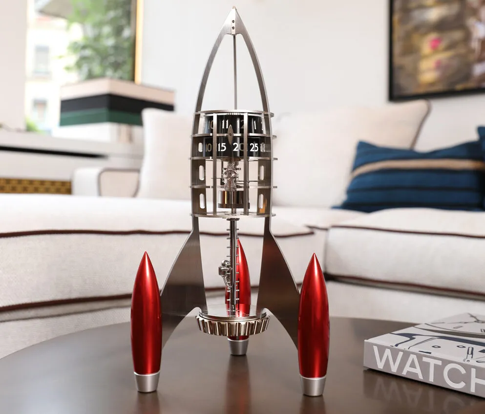 Destination_Moon_Red_Lifestyle_01_Lres