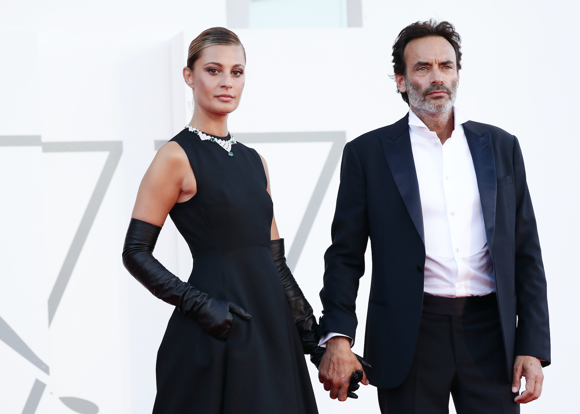 Alejandro Speitzer y Ester Expósito usan joyas Bvlgari en el Festival de Cine de Venecia