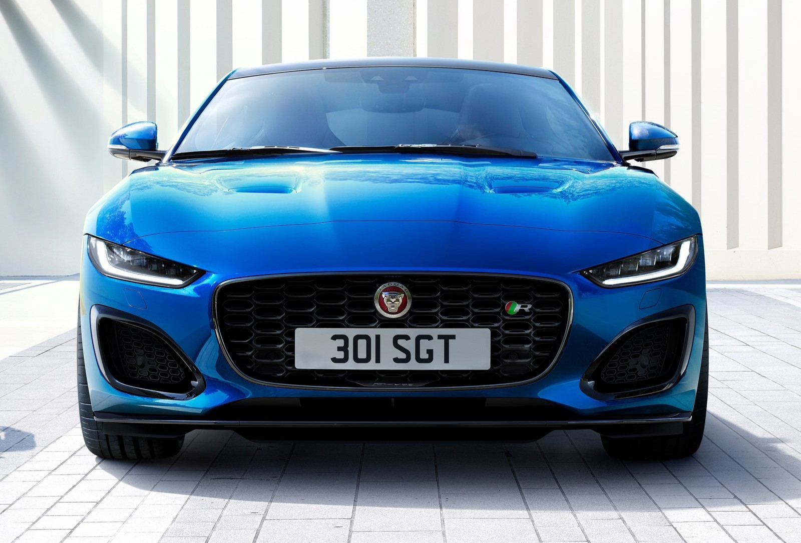 Jaguar FTYPE con el sello del estilo inglés 3 Watches World