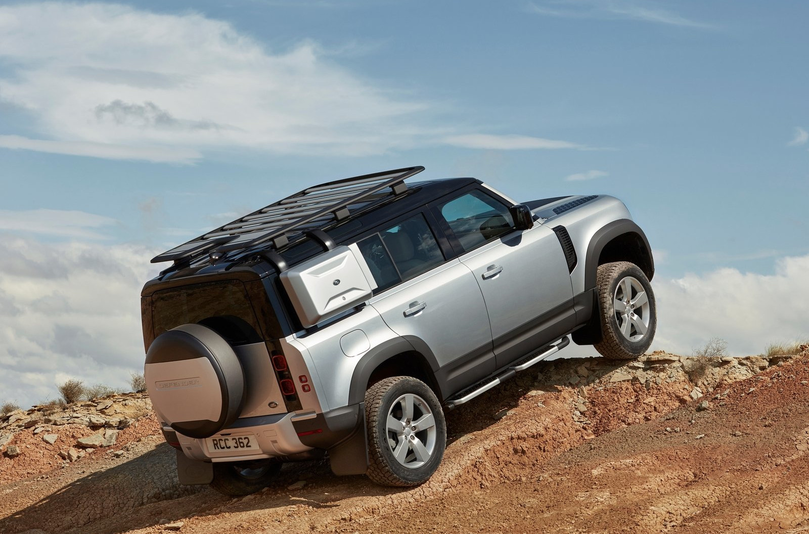 Land Rover Defender mantiene su espíritu aventurero 3 Watches World