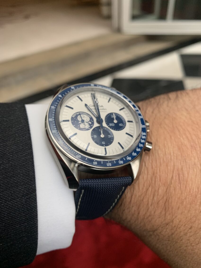 OMEGA Speedmaster Silver Snoopy Award 50 aniversario Watches World OMEGA Speedmaster Silver Snoopy Award 50 aniversario