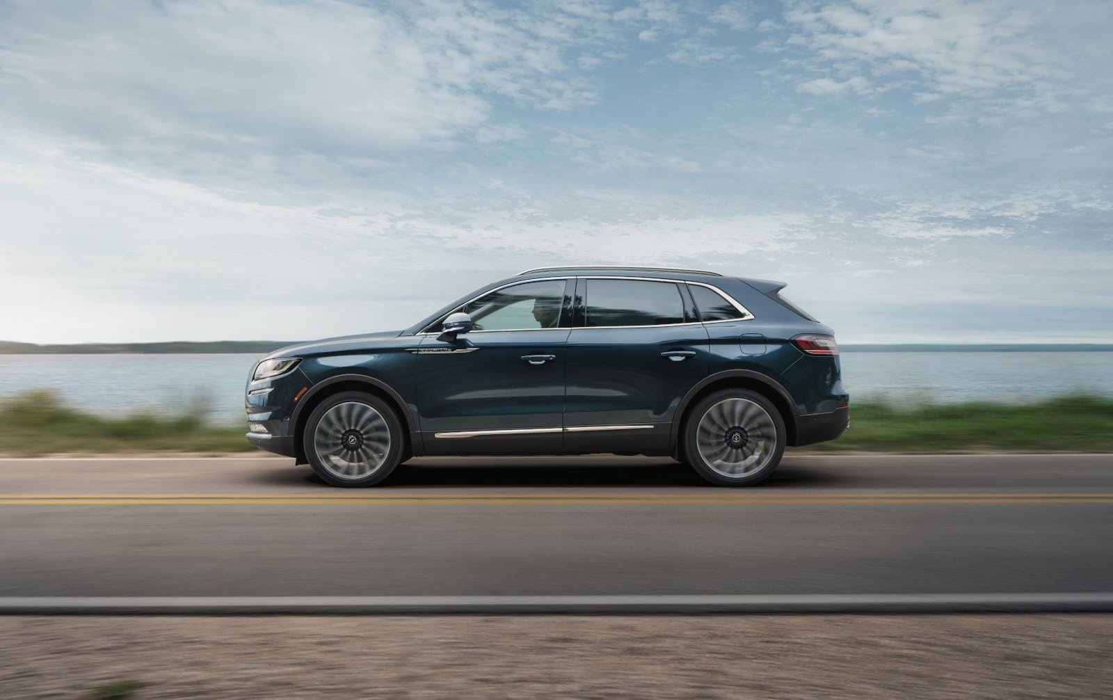 Elegancia y tecnología con Lincoln Nautilus 2021 2 Watches World