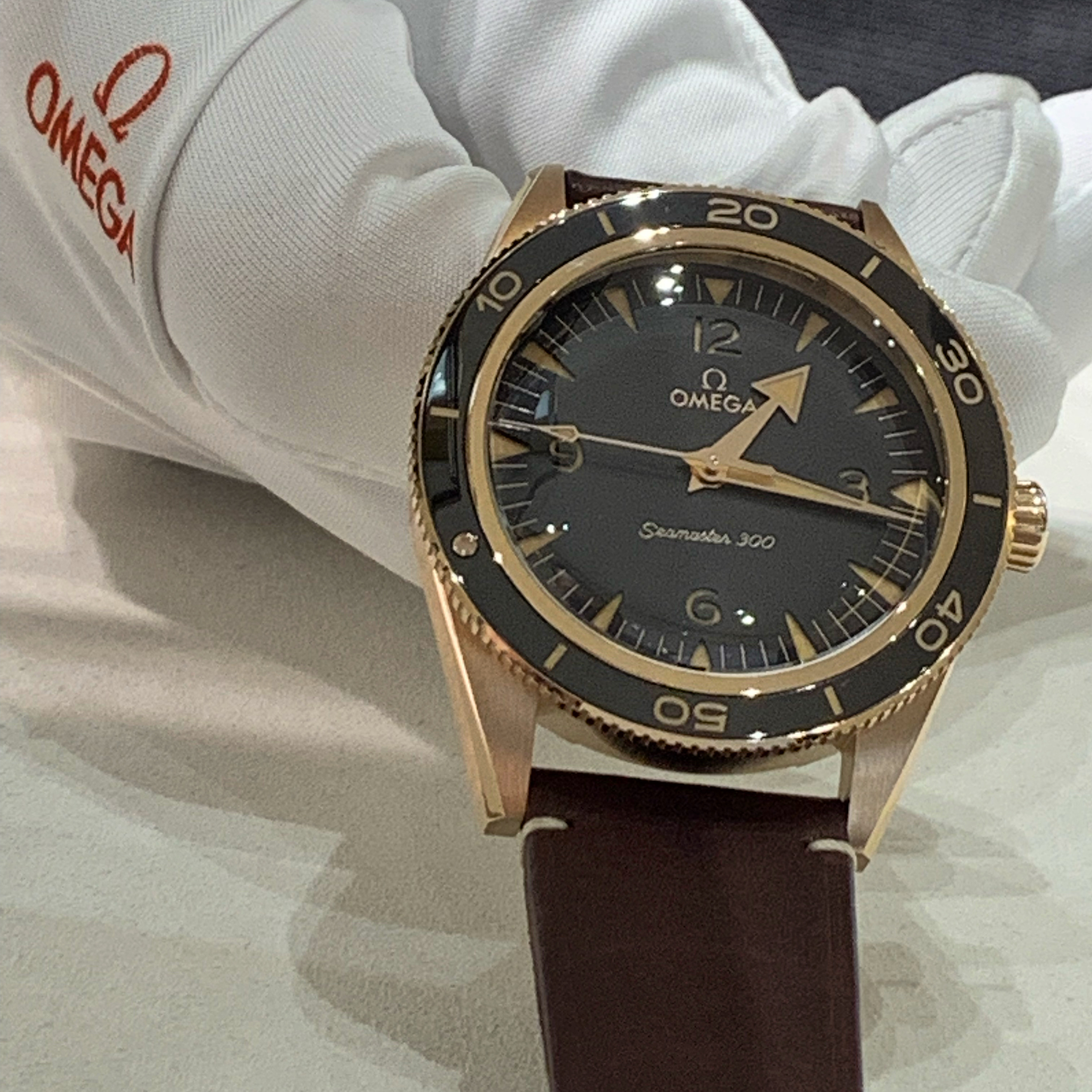 Omega Seamaster 300 a la lupa bronze gold 3 Watches World Omega Seamaster 300 Bronze Gold