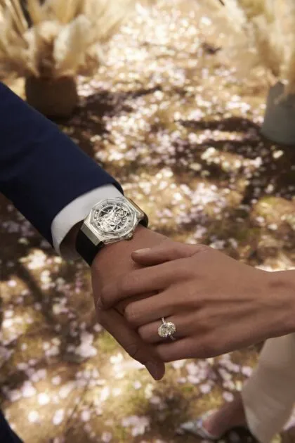 Girard-Perregaux Laureato Absolute Light Ref. 81071-43-231-FB6A y anillo diamante oval en oro blanco copia