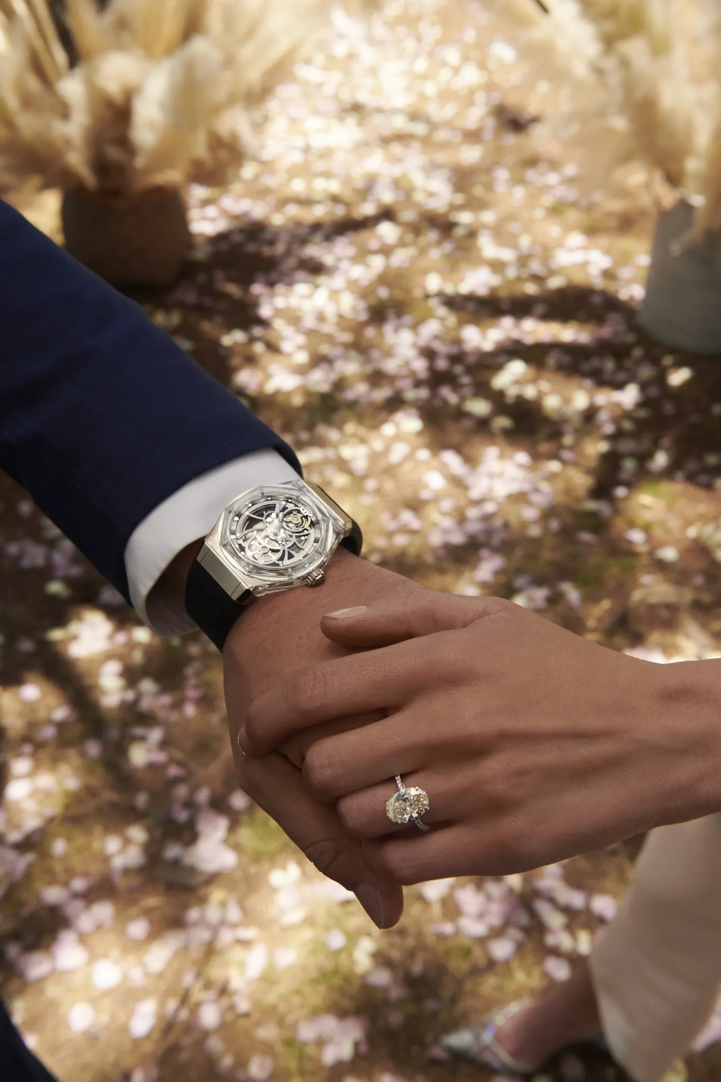 Girard-Perregaux Laureato Absolute Light Ref. 81071-43-231-FB6A y anillo diamante oval en oro blanco copia