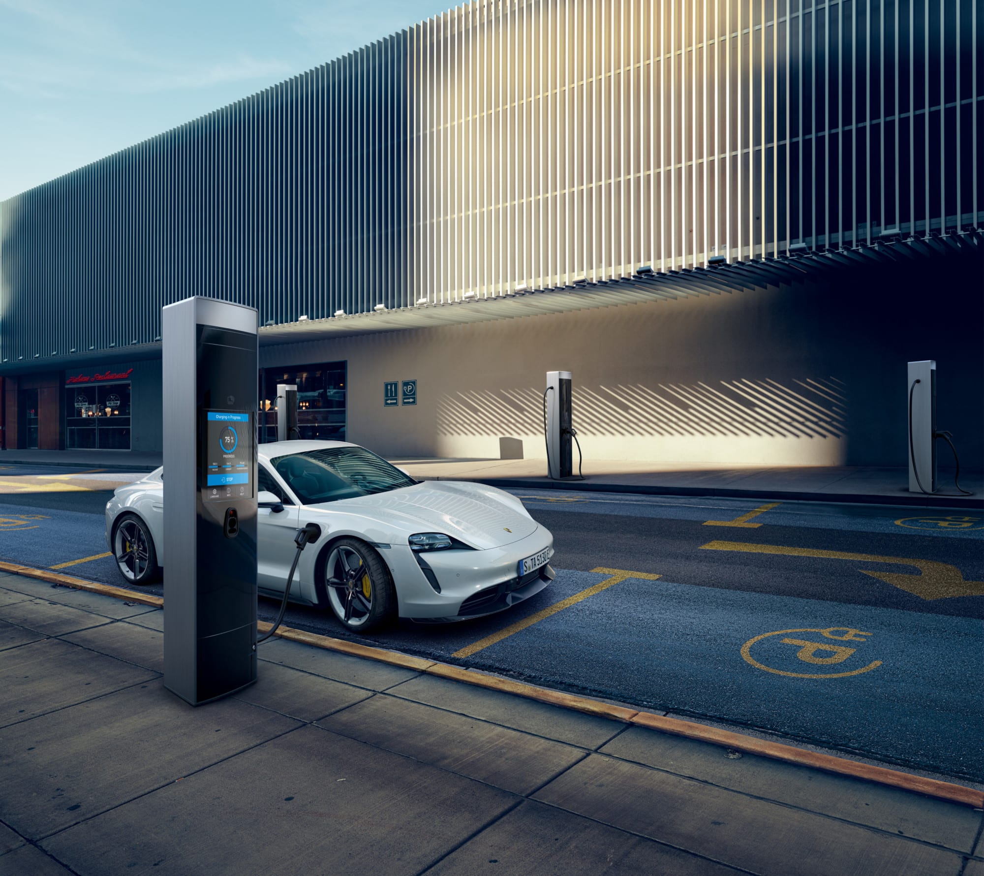 La eficiencia innovación y desempeño tienen nombre Porsche Eperformance 3 Watches World