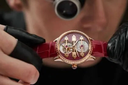 Tourbullon con tres puentes de oro Ruby Heart