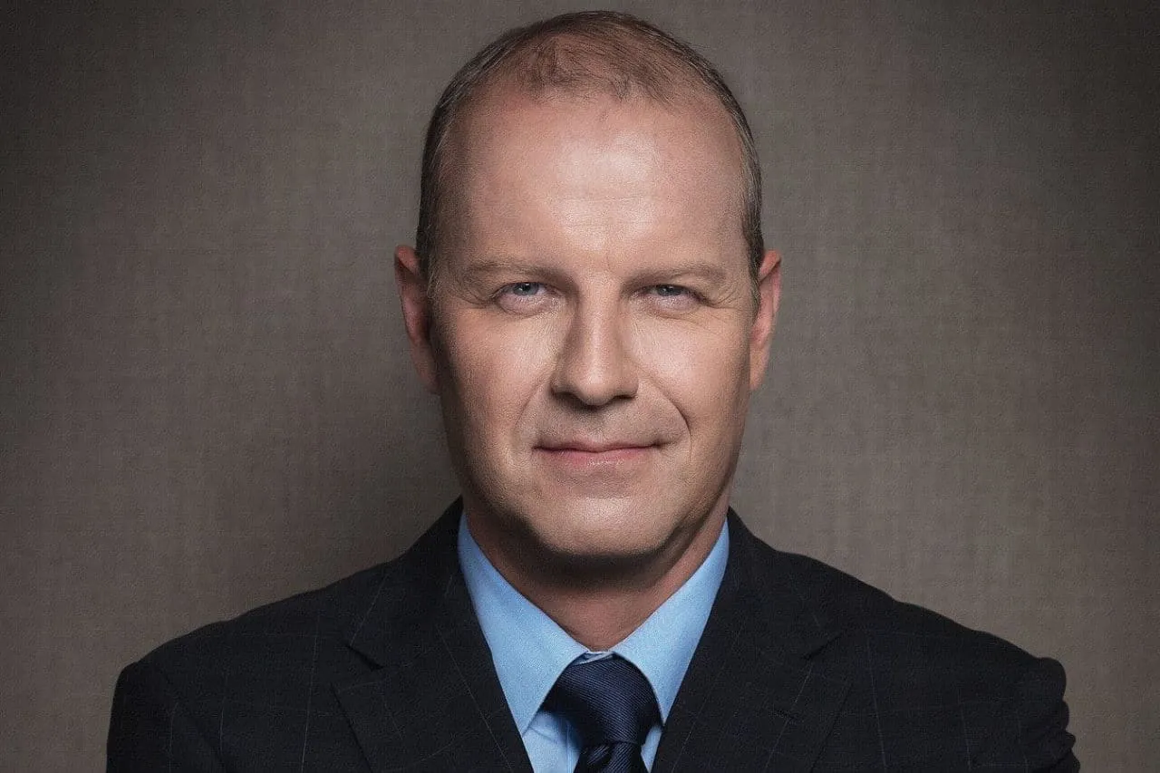 Ocean Star, la Torre Eiffel y la fortaleza de Mido: Franz Linder