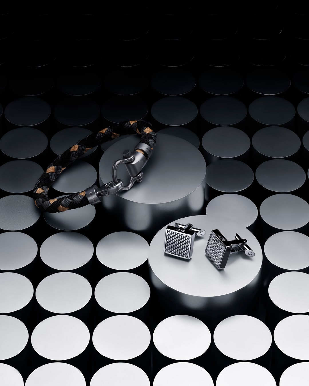 Omega Seamaster Diver 300M 60 Years of James Bond mancuernillas 1 Watches World Omega Seamaster Diver 300M 60 Years of James Bond mancuernillas 1