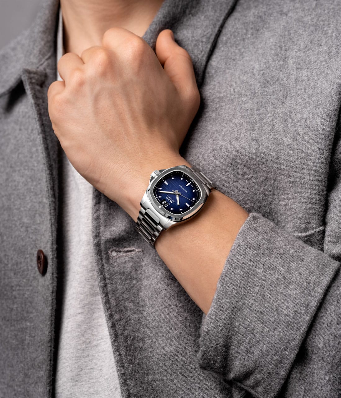 MidoM0495261104100MultifortTVBigDatePR8 Watches World Multifort TV Big Date máximo referente de tecnología e innovación