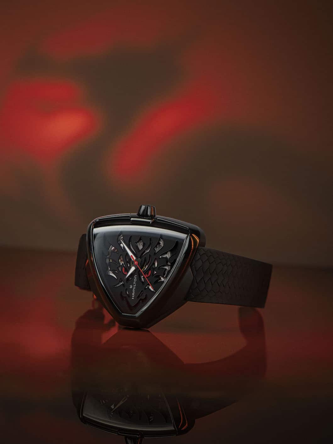 Hamilton Ventura DragonH24535332lifestyle1 Watches World Hamilton Ventura Dragon H24535332 lifestyle 1