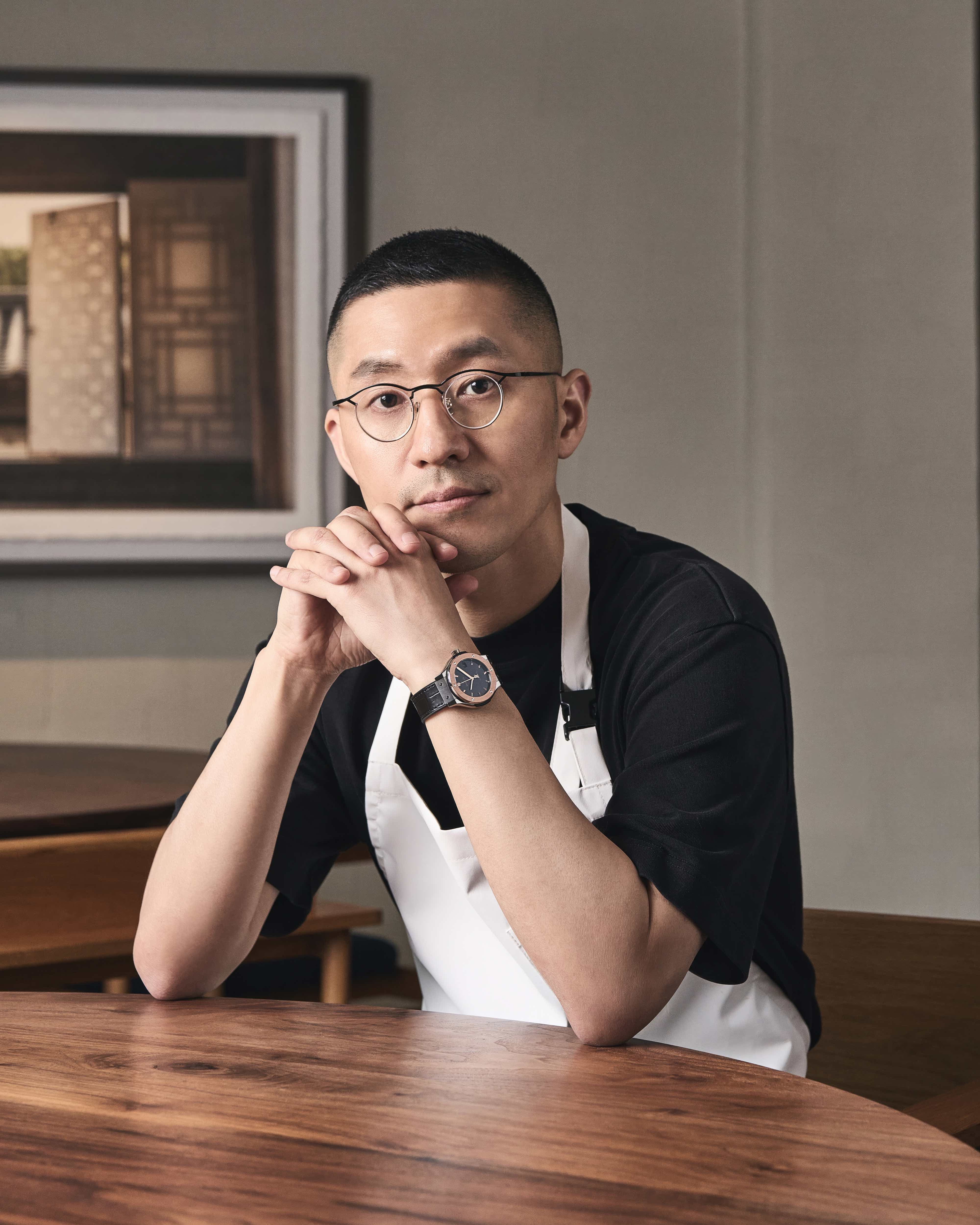 El Chef Mingoo Kang con un Classic Fusion de Hublot