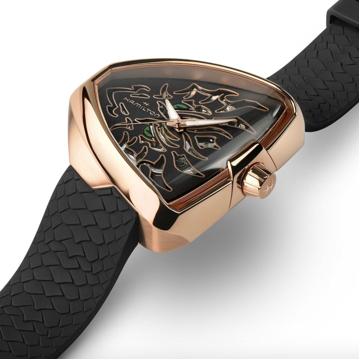 Este modelo cuenta con el nombre de Elvis Presley y destaca por el dragón en la carátula