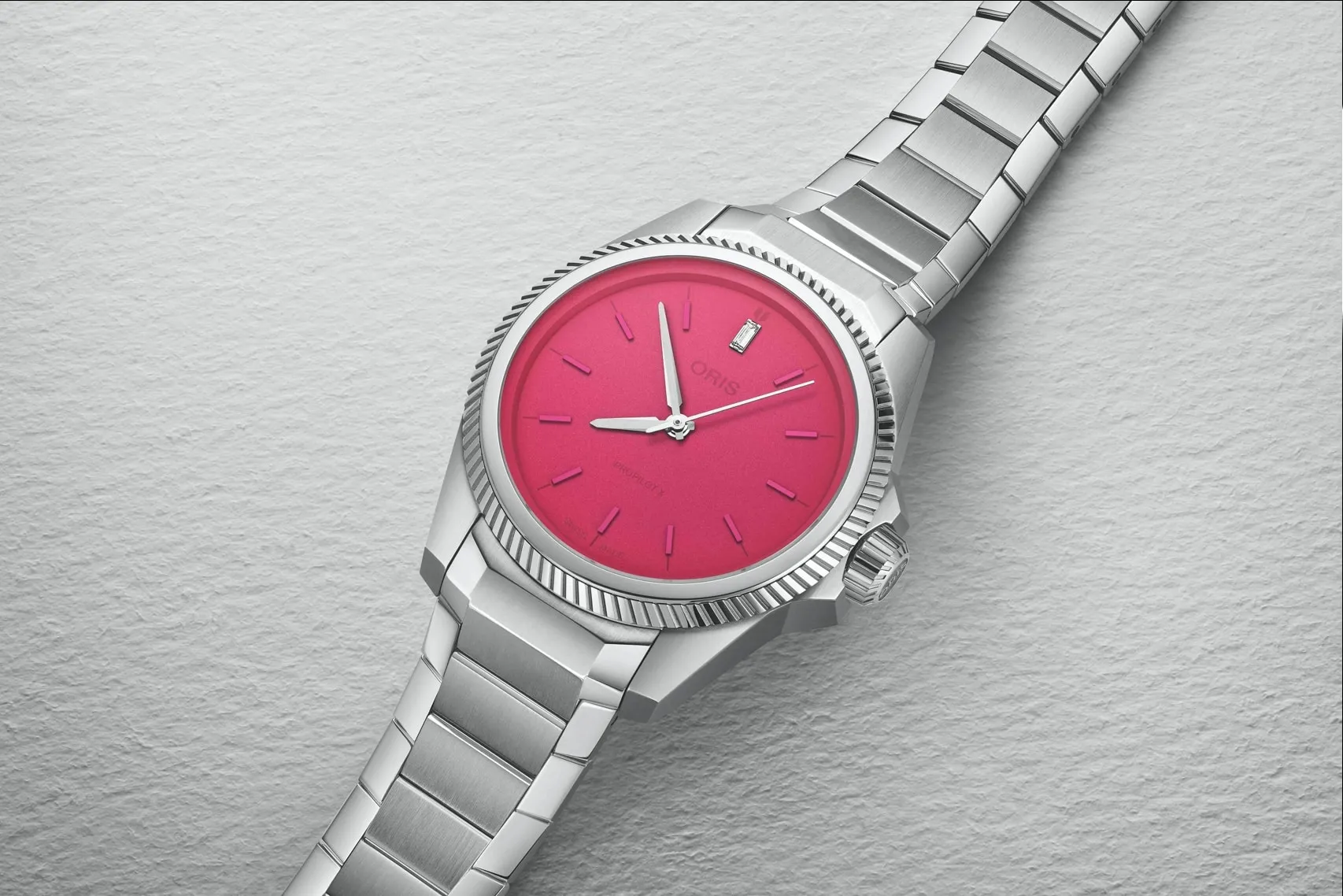 Reverso de Oris ProPilot X Miss Piggy Edition