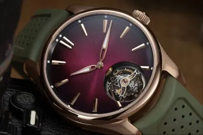 El rojo es el gran protagonista del H. Moser & Cie. Pioneer Tourbillon Burgundy