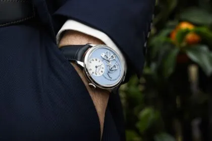 Arnold&Son DSTB 42 Platinum Ascot Blue destacada