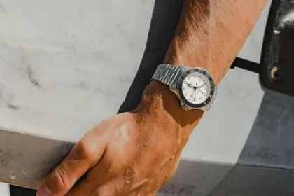 Supermarine Steel 500m Polar White de Bremont se viste de verano