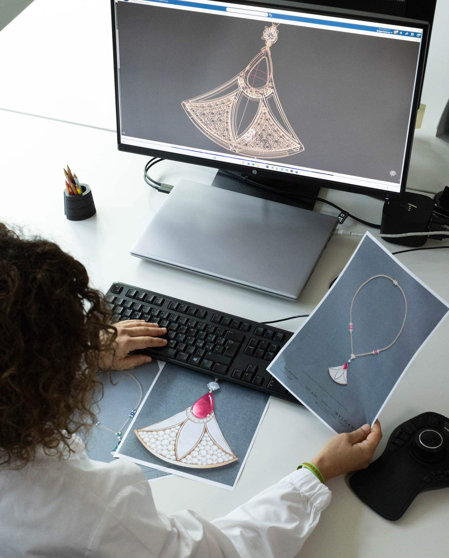 2519705a Watches World El nuevo capítulo de Bvlgari Divas Dream deslumbra con luz dorada y diamantes