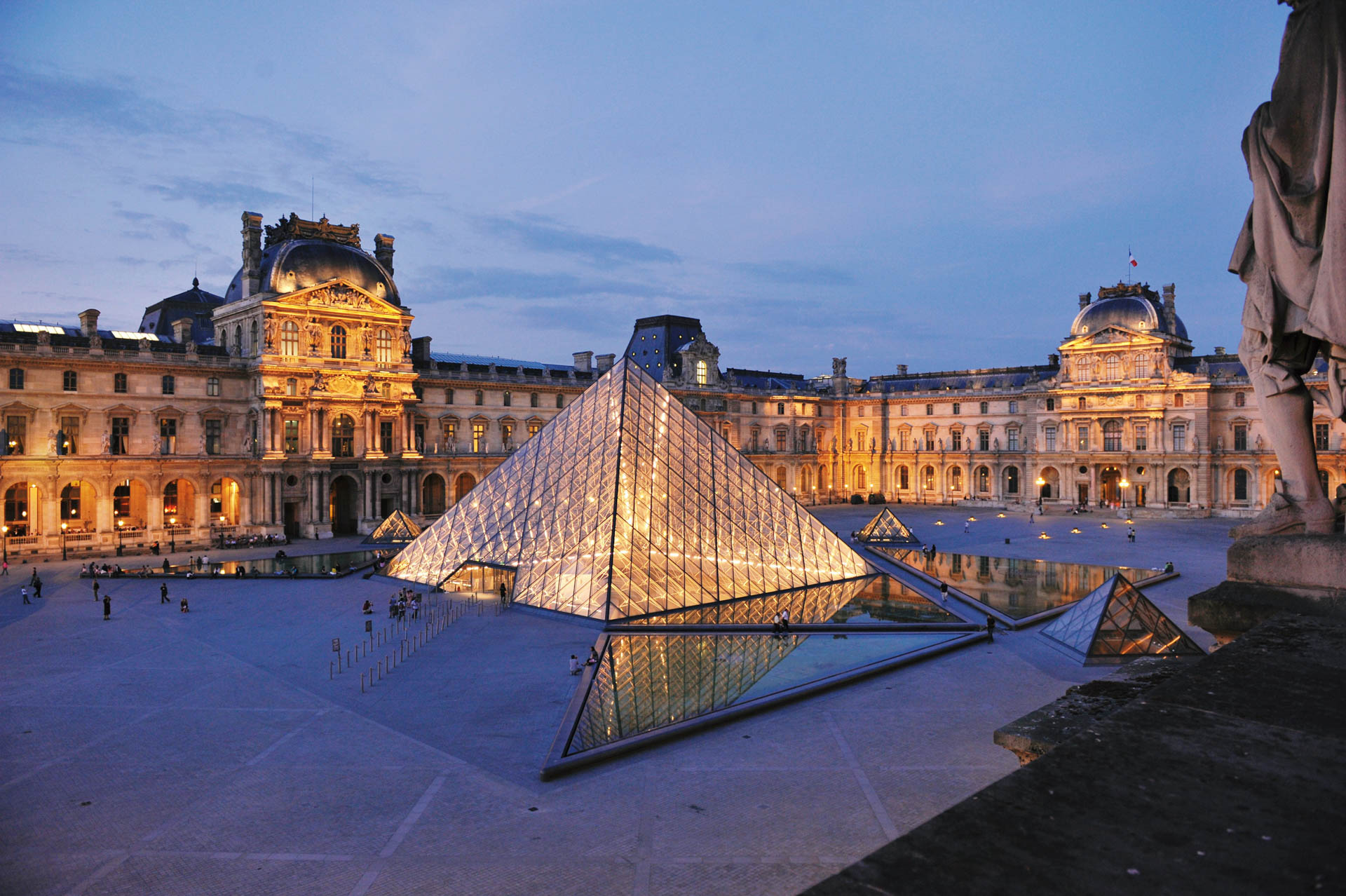 copyPyramide du Louvre archIMPeiMuseacutee du Louvredist RMNGrand PalaisSteacutephane Watches World