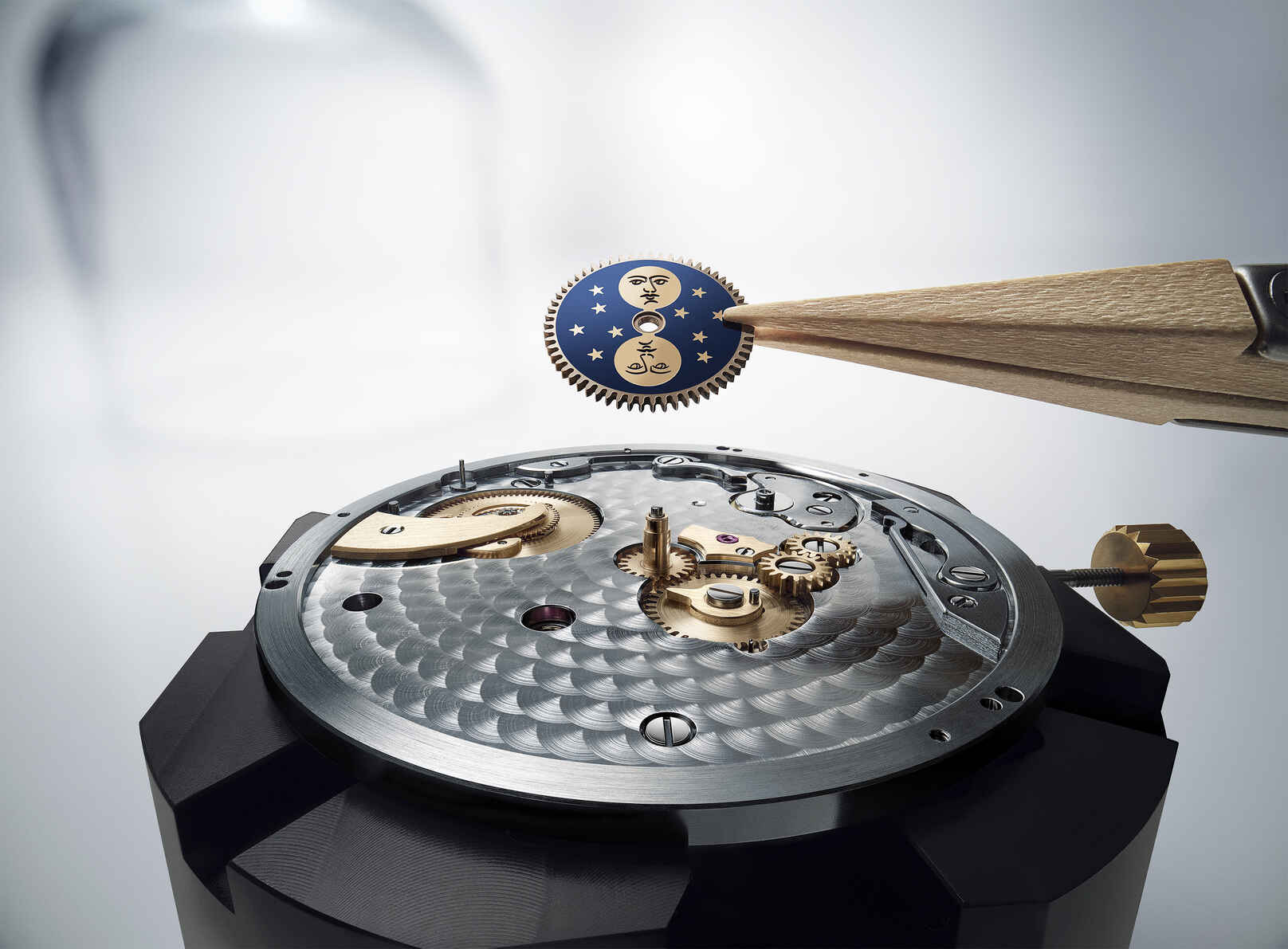 7235CLASSIQUEMOONPHASE3500x2580pxsRGBLowresolution72dpiJPG17589 Watches World