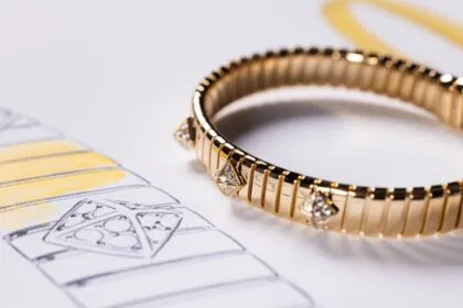 Oro, historia y modernidad: así renace Bvlgari Tubogas