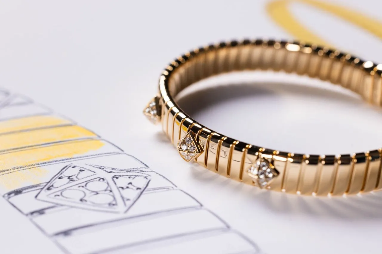 Oro, historia y modernidad: así renace Bvlgari Tubogas