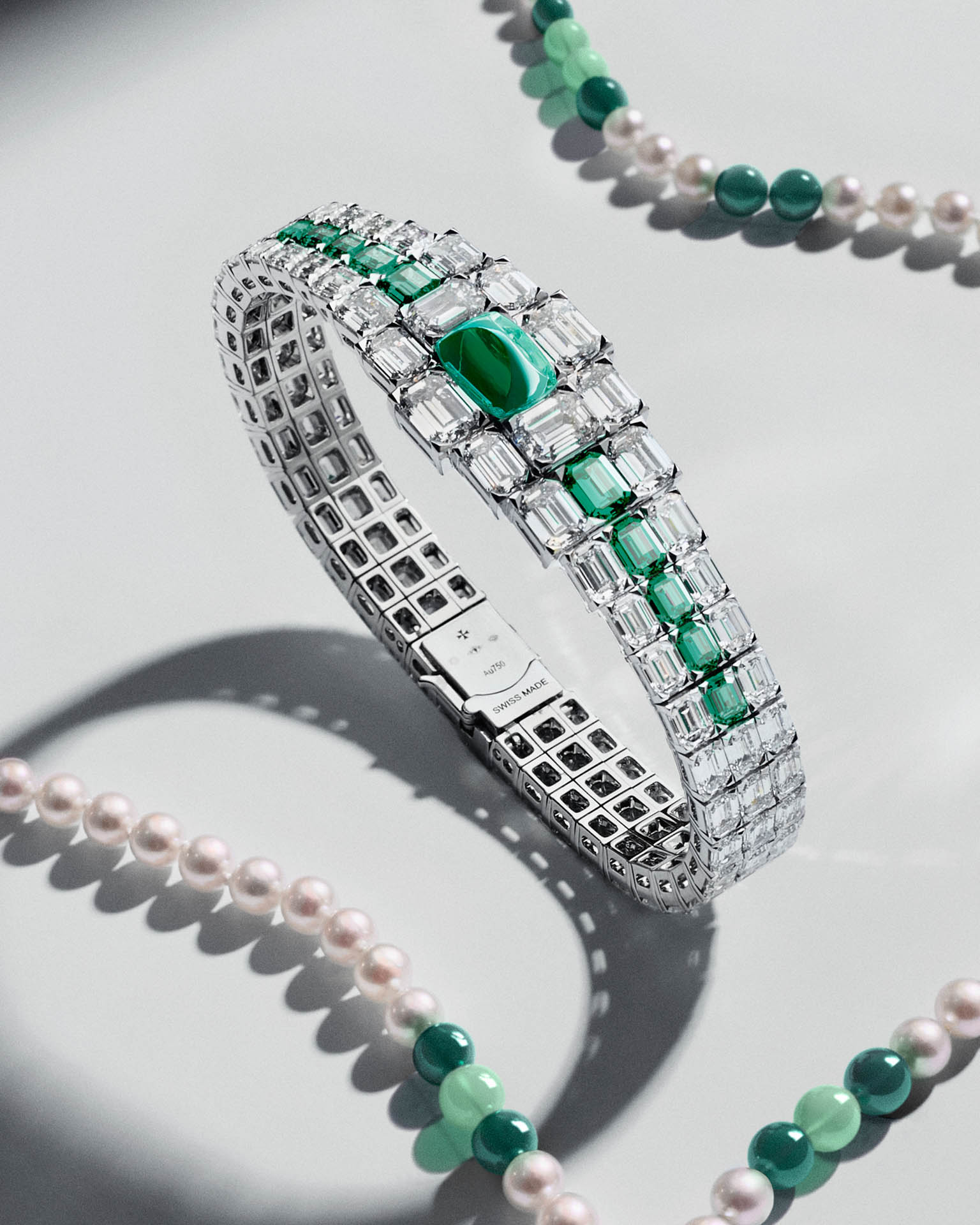 GrandLadyKalla1208JStillLifeEmeraude4x5Croptif Watches World Vacheron Constantin Grand Lady Kalla el lujo transformable de la alta joyería relojera