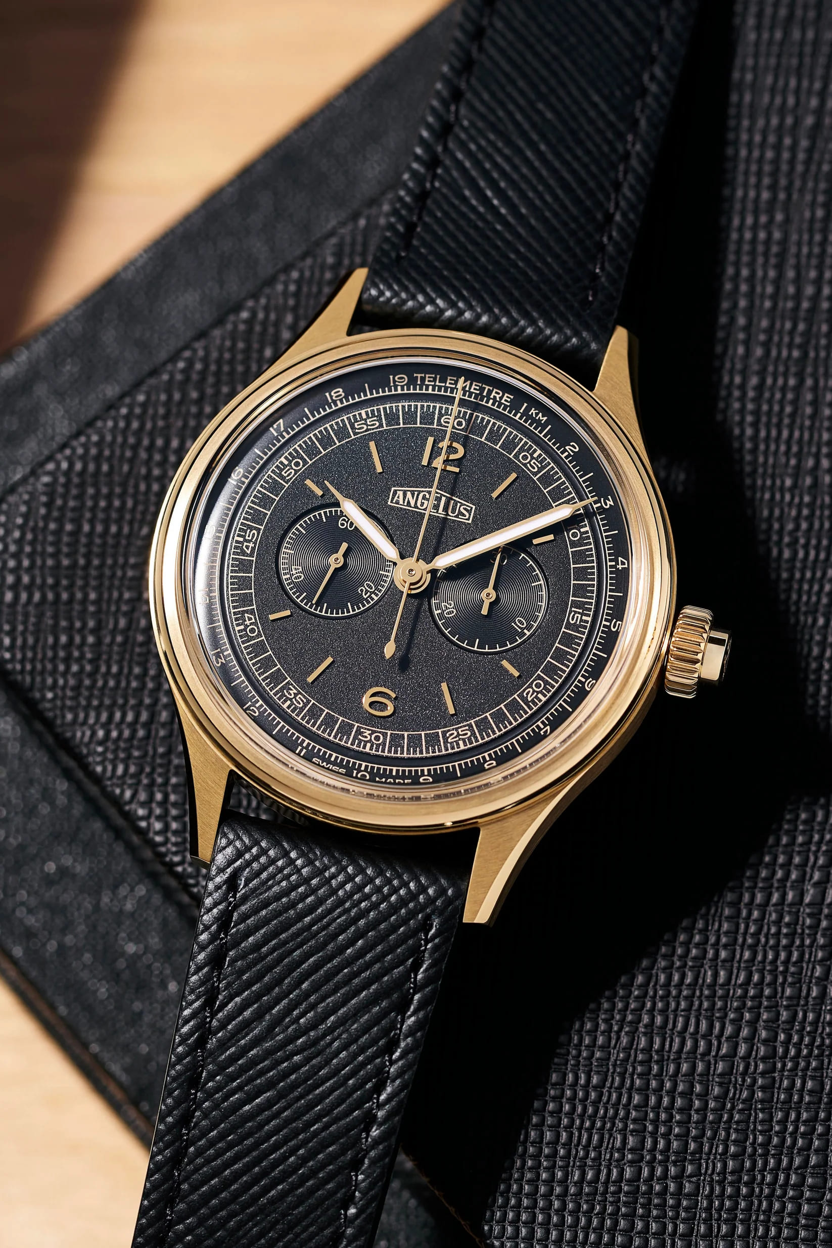 AngelusShopifyVertical12 Watches World Angelus Chronographe Télémètre x Massena LAB