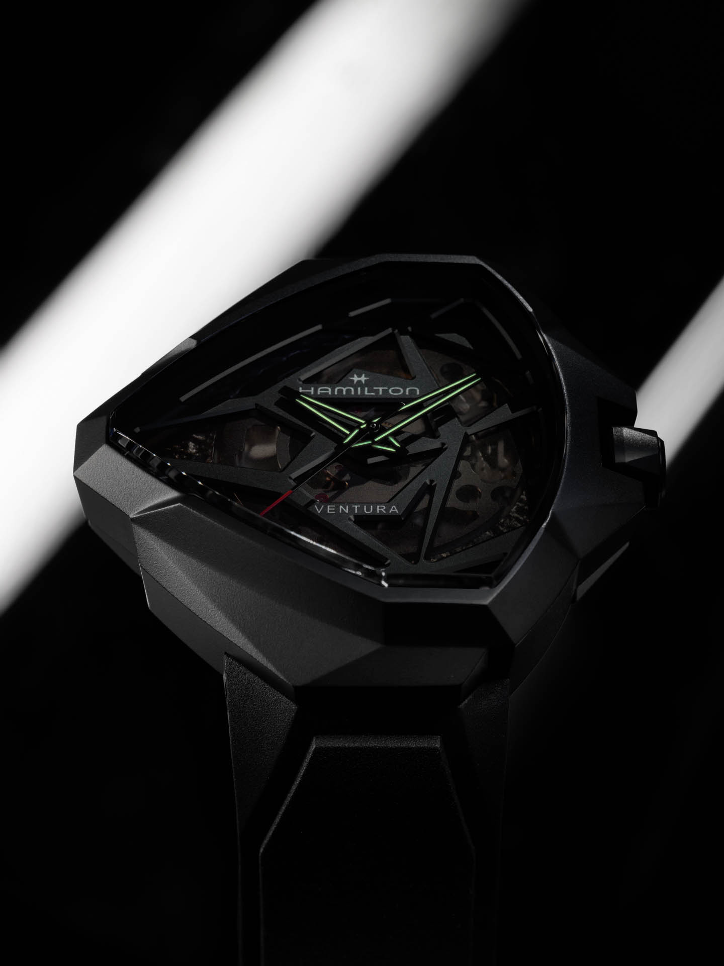 HamiltonVenturaEdgeSkeletonH24645330Lifestyle319969 Watches World El reloj que desafía la realidad Hamilton Ventura Edge Skeleton