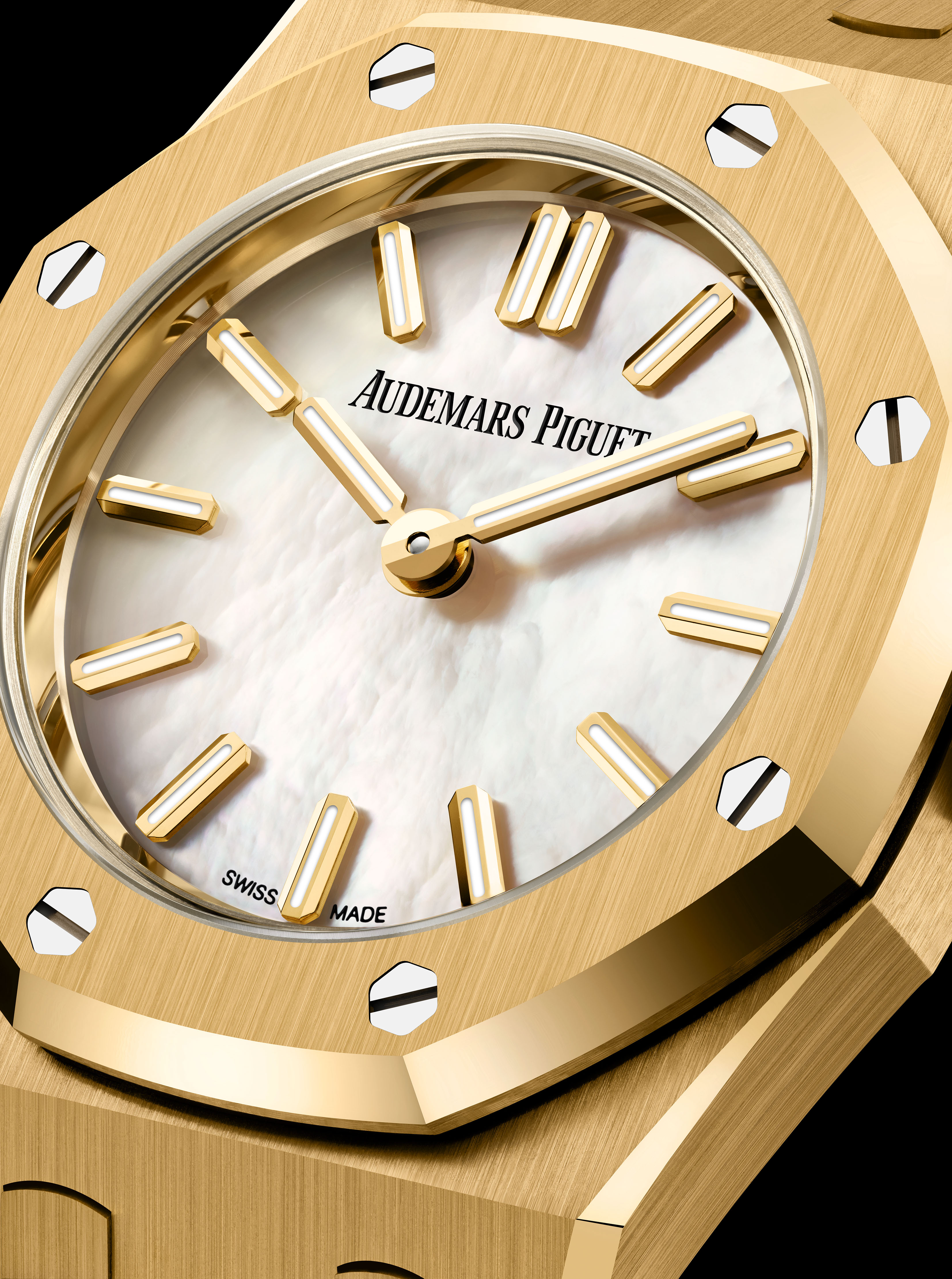 RO67630BAOO1312BA03closeupGP28DIGITAL Watches World Royal Oak Mini