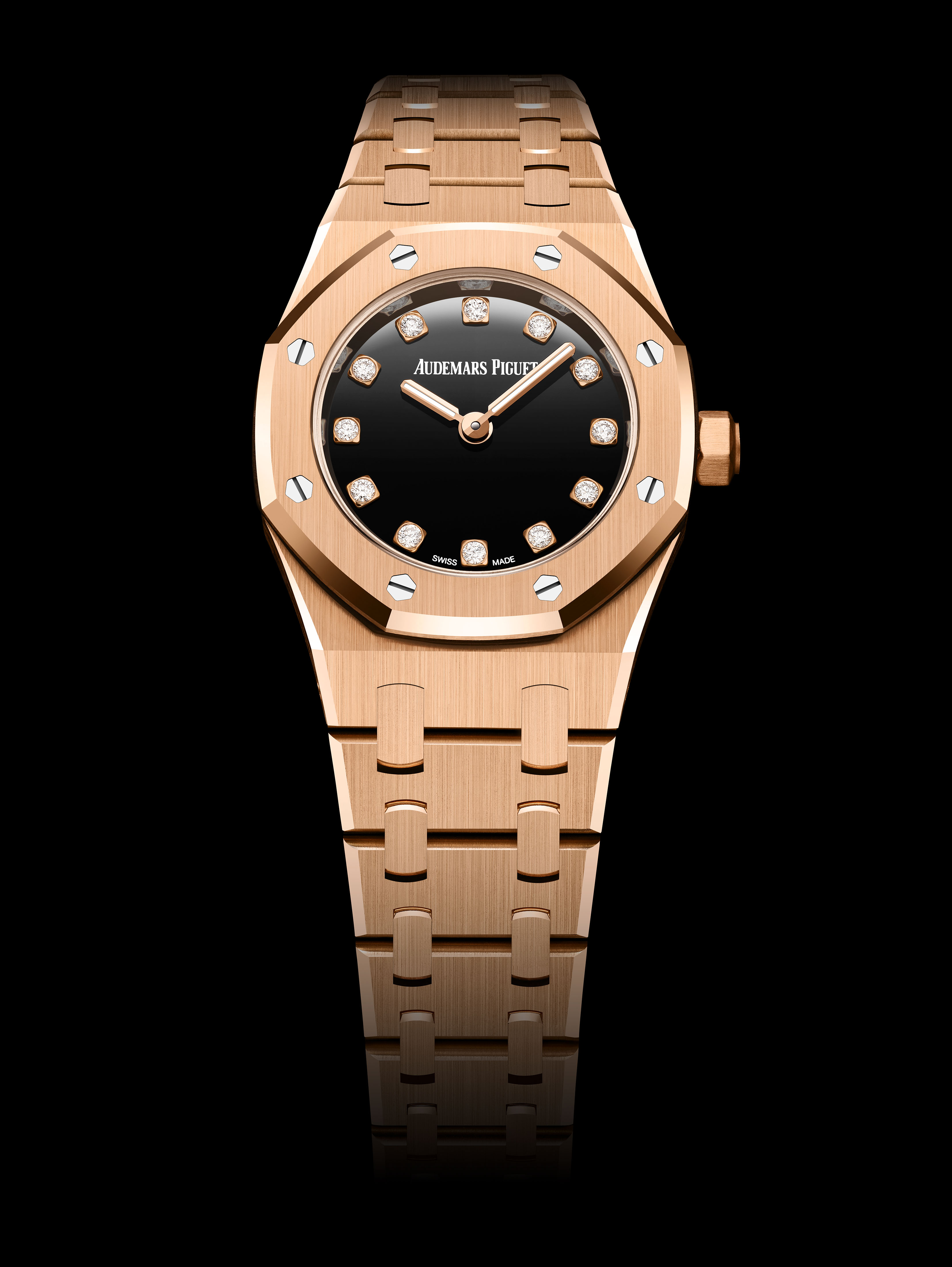 RO67630OROO1312OR01closeupGP22DIGITAL Watches World Royal Oak Mini