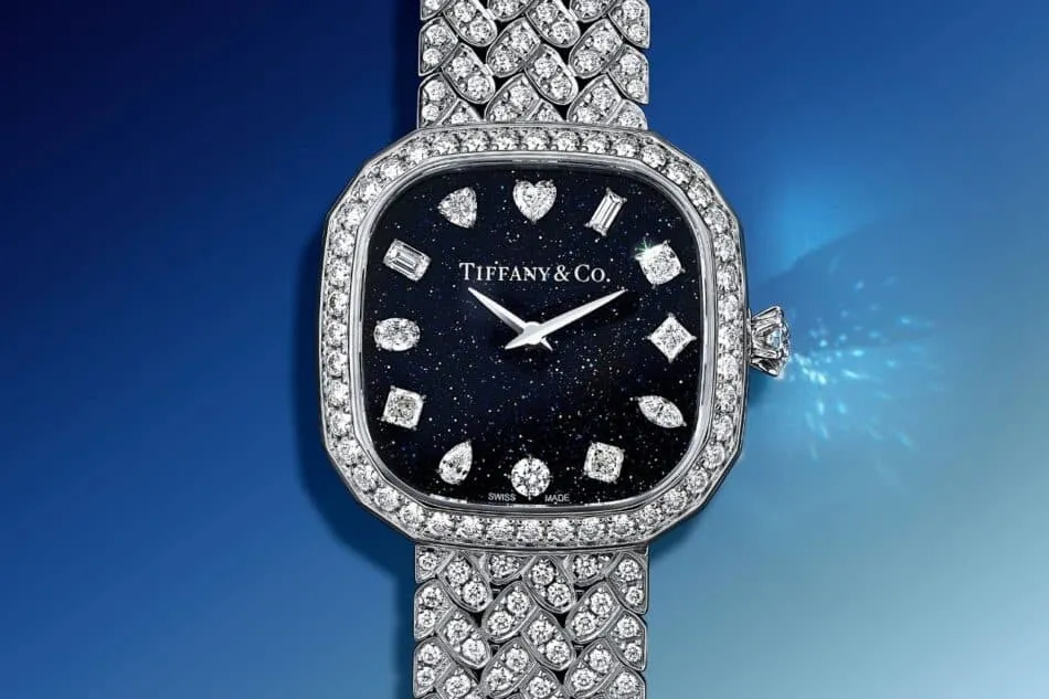 Detalle de la esfera de aventurina con diamantes marcando las horas en el reloj Tiffany