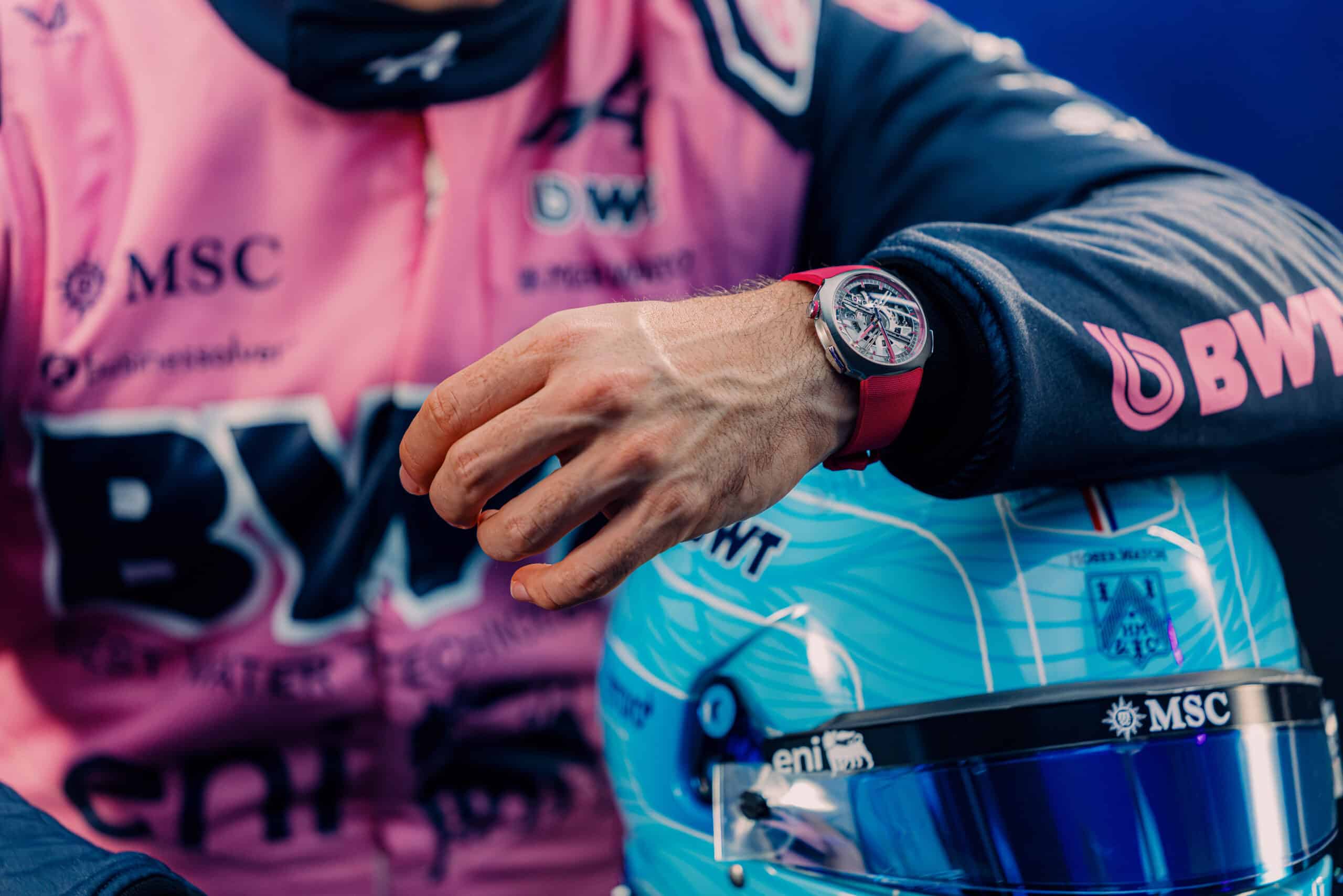 Streamliner Alpine Drivers Edition Pink Watches World H Moser CieStreamliner Alpine Drivers Pink Edition es un cronógrafo Flyback con un corazón esqueletizado su calibre HMC 700