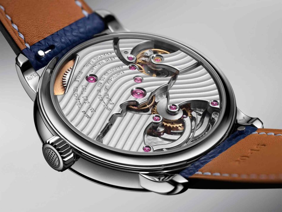 C032 Watches World Toda esta complicación se da gracias a su calibre C032 un movimiento manual de 378 componentes con operación de dos levas exclusivas