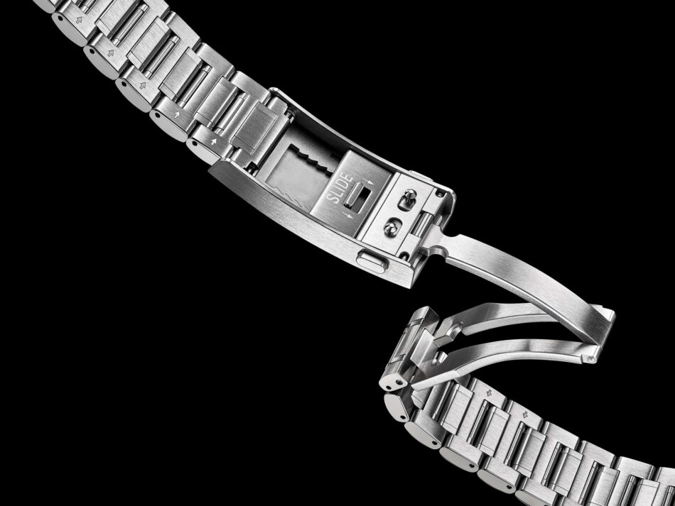 Ahora se incorpora un Slide Adjuster un mecanismo que permite ajustar de longitud de hasta 16 mm Watches World Nuevo sistema de cierre en el brazalete Ahora se incorpora un Slide Adjuster un mecanismo que permite ajustar de longitud de hasta 16 mm en incrementos de 2 mm sin necesidad de herramientas