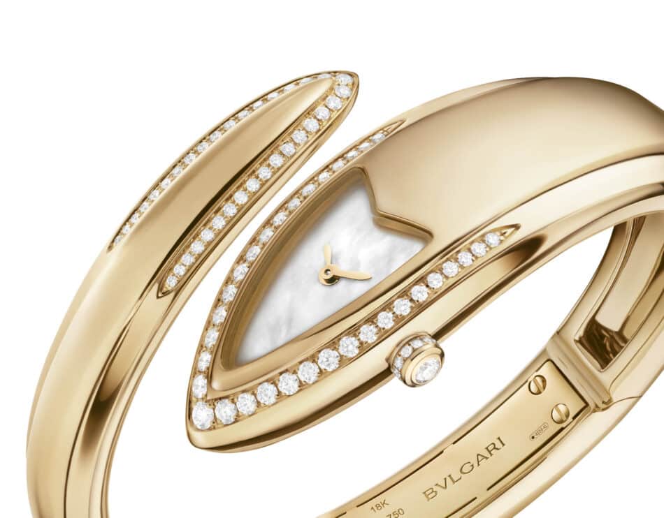Serpenti Aeterna el nuevo manifiesto creativo de Bvlgari Watches World Detalle del brazalete Serpenti en oro amarillo con diseño minimalista