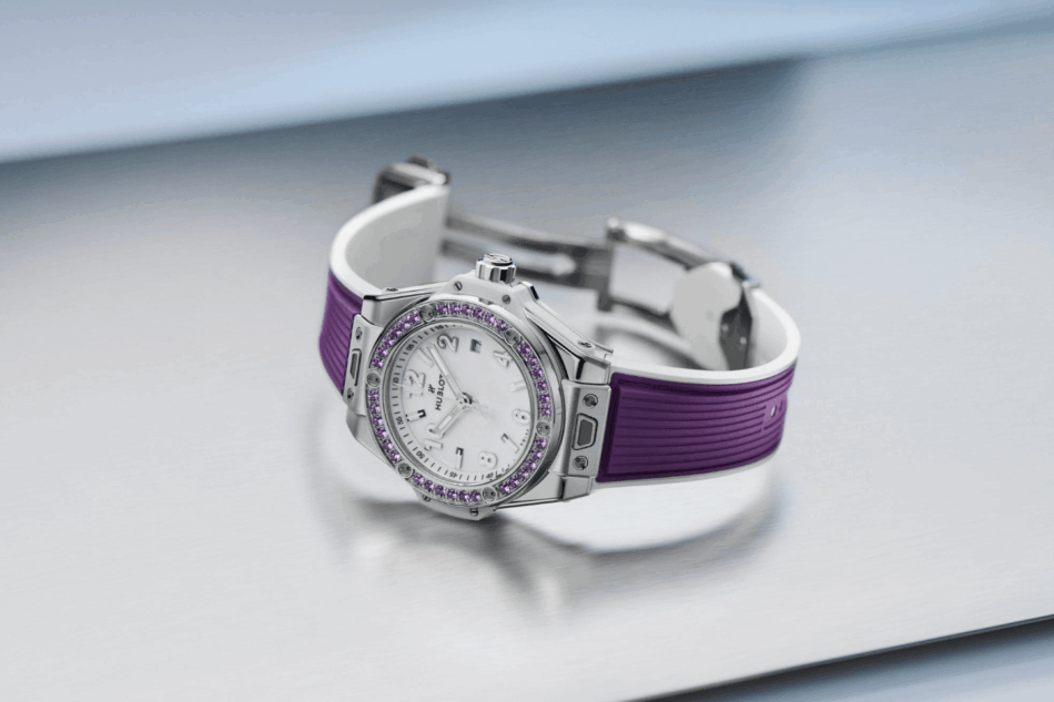 HUBLOTABig Bang Joyful Steel PurpleACOSTADO Watches World Big Bang Joyful Steel Purple completo sobre fondo blanco