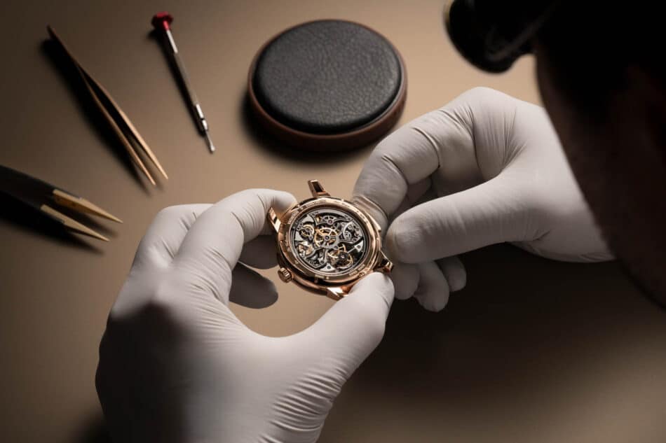 Detalle del proceso de ensamblado de la caja del nuevo Les Cabinotiers Minute Repeater Tourbillon Skeleton Watches World Detalle del proceso de ensamblado de la caja del nuevo Les Cabinotiers Minute Repeater Tourbillon Skeleton