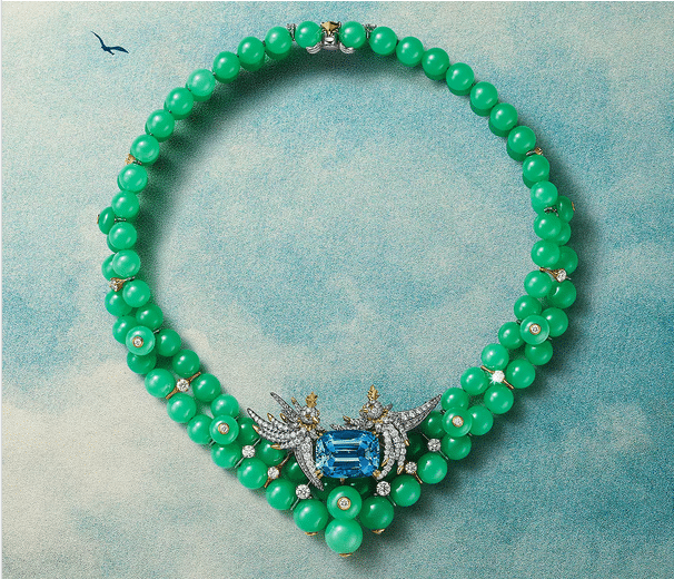 Tiffany Blue Book 2026 Hidden Garden Bird on a Rock Watches World Collar de cuentas verdes con una gran gema azul central y detalles de diamantes alados sobre un fondo azul verdoso que muestra una pieza de joyería ornamentada