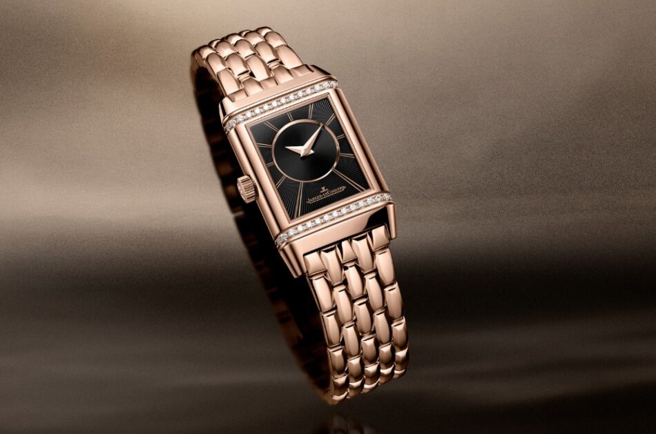 Reverso Classic Small Duetto Watches World Reverso Classic Small Duetto en tres versiones con caja de 3421mm por 21 mm dos en acero dos en acero y movimiento manual Cal 844