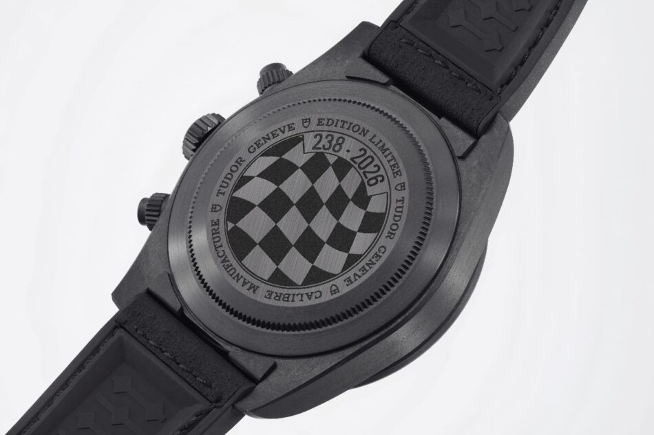 TUDOR Black Bay Chrono Carbon 26 Watches World La caja de 42 mm del Black Bay Chrono Carbon 26 está completamente rediseñada en fibra de carbono